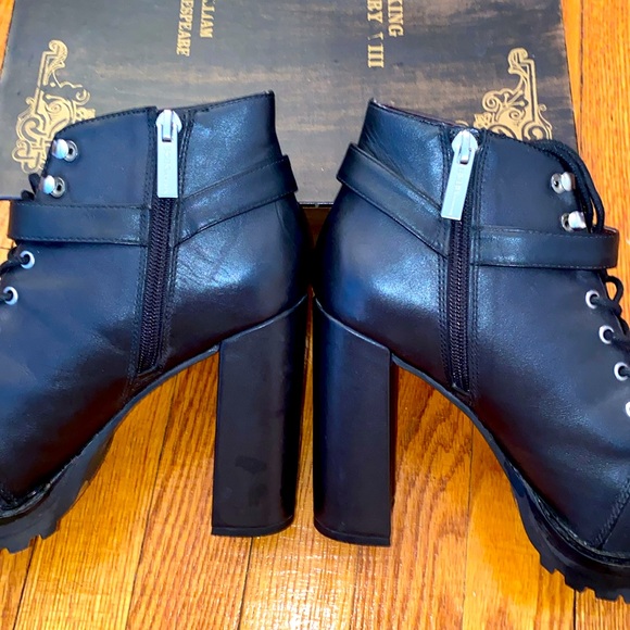 BCBG 9(39)black leather looks soul platform ankle boot - Picture 3 of 6